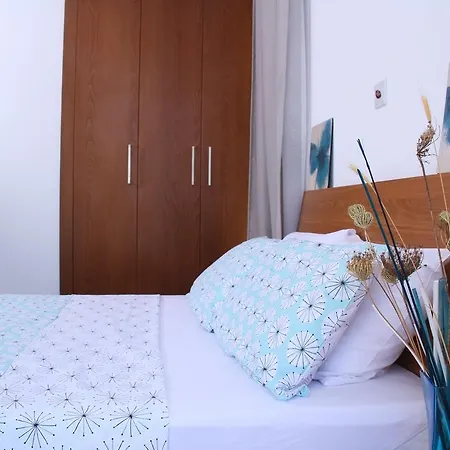 Dora Vilă *